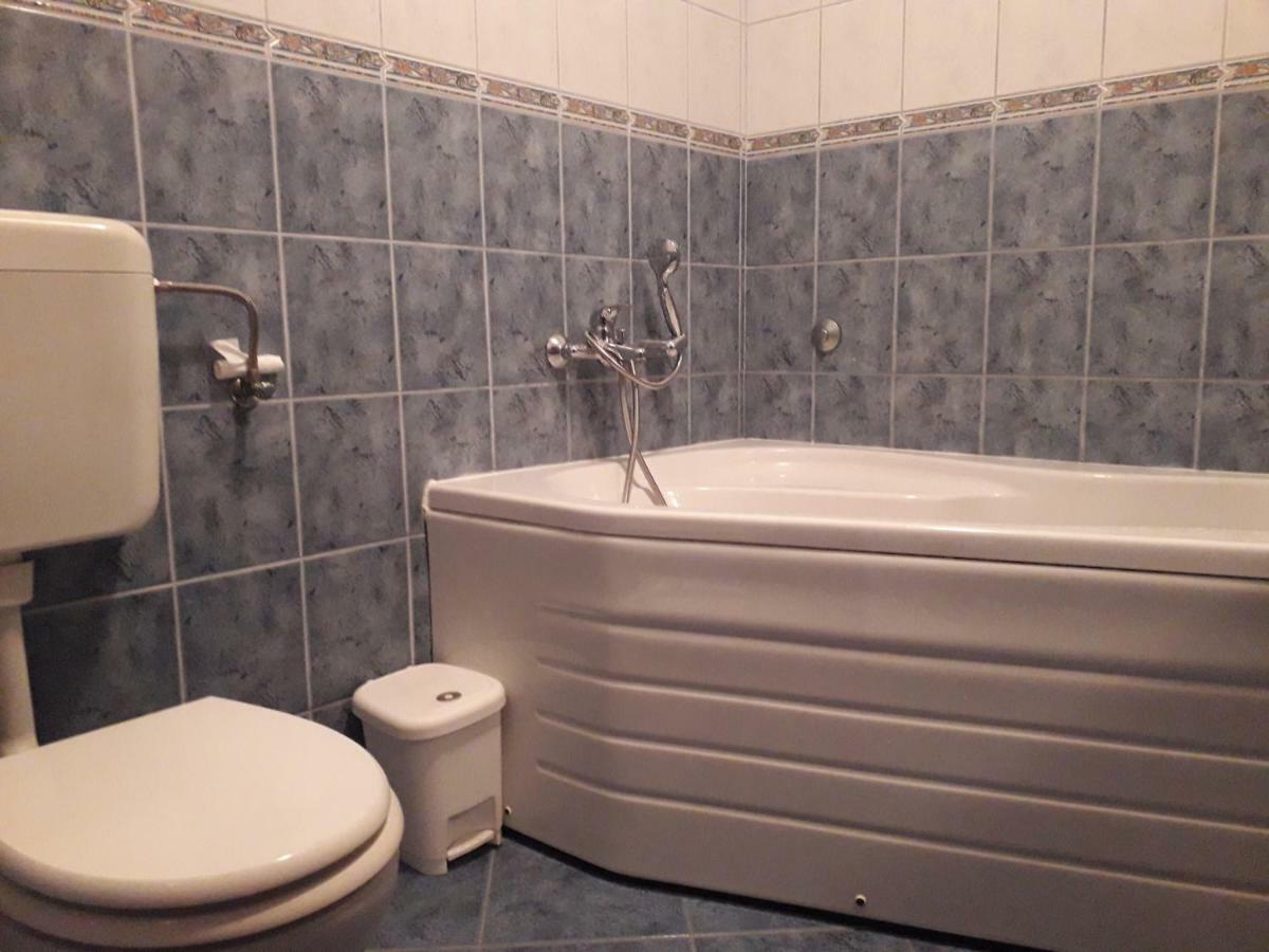 Apartmani Mara I Kata オミシュ エクステリア 写真
