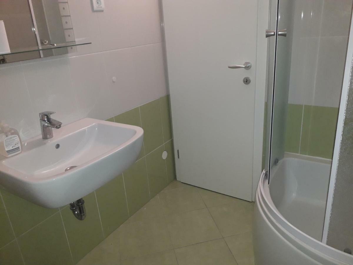 Apartmani Mara I Kata オミシュ エクステリア 写真