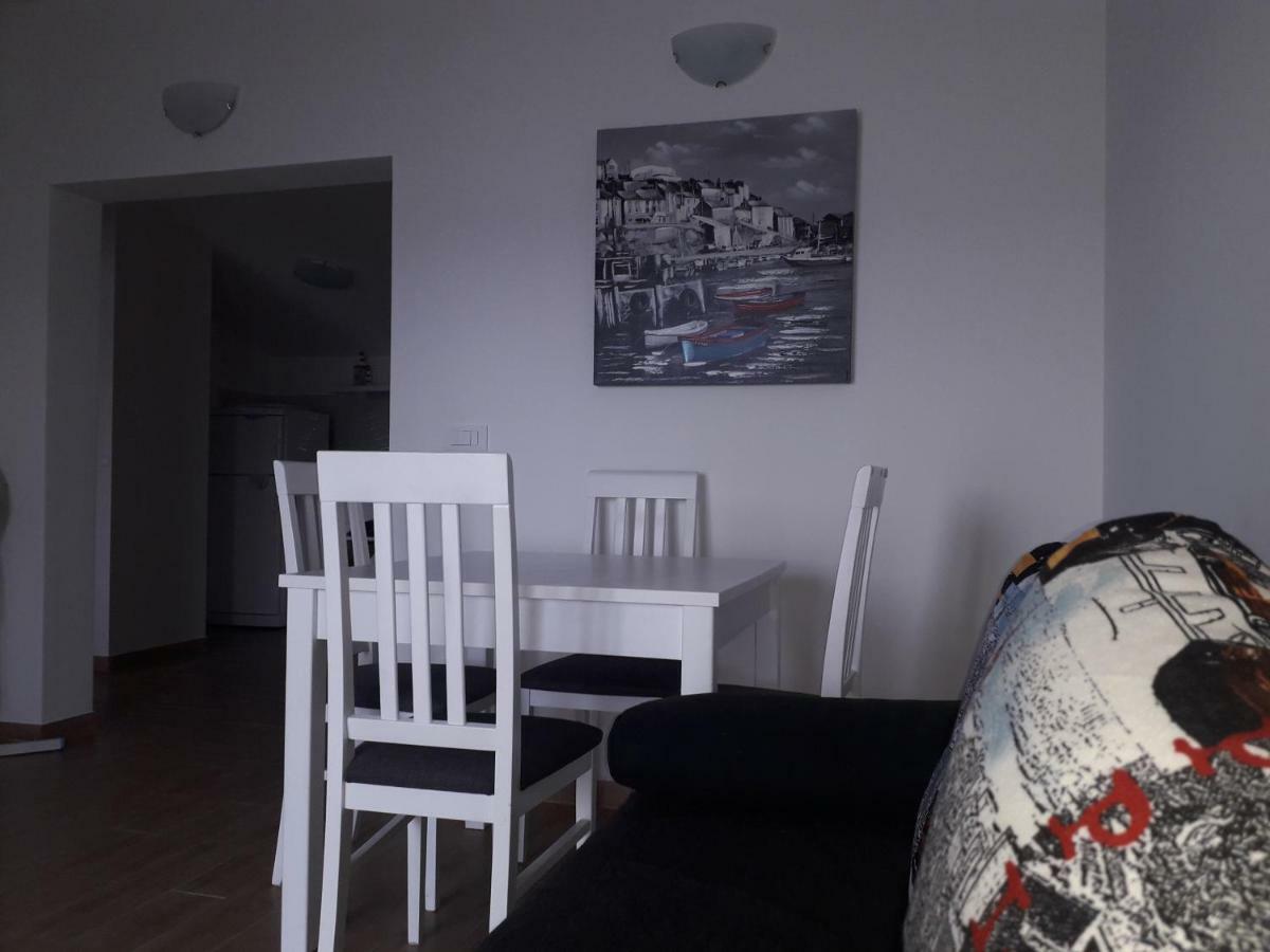 Apartmani Mara I Kata オミシュ エクステリア 写真